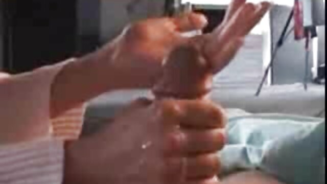 ลูกไก่เซ็กซี่อย่างไม่น่าเชื่อไม่สามารถได้รับไก่ของ หนัง x วีดีโอ Rocco Siffredi เพียงพอ